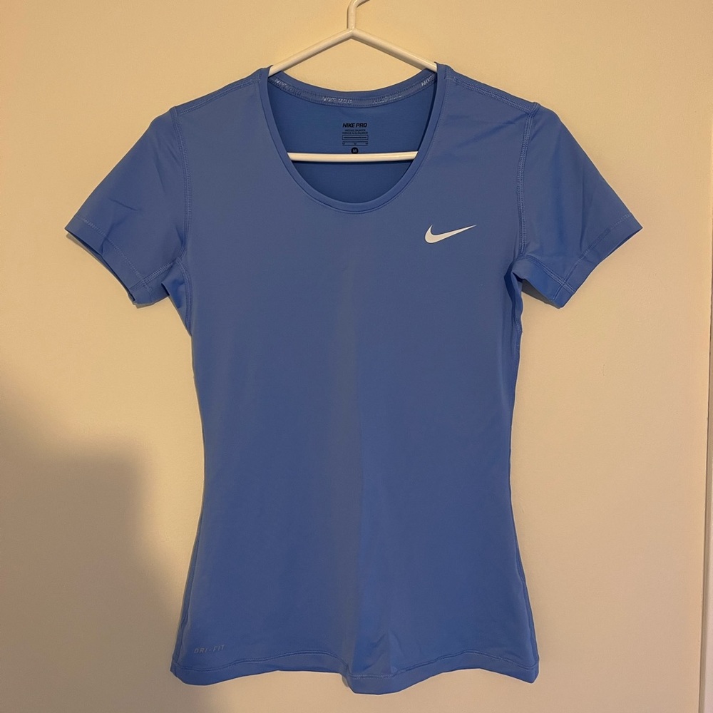 Never worn Nike Pro dry fit size M t-shirt light blue